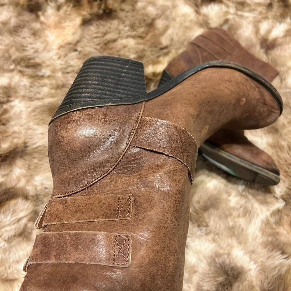 3/$10 🏷️ *LAST CHANCE!*  Lucky Brand Ankle Boots with Buckle - Picture 6 of 14